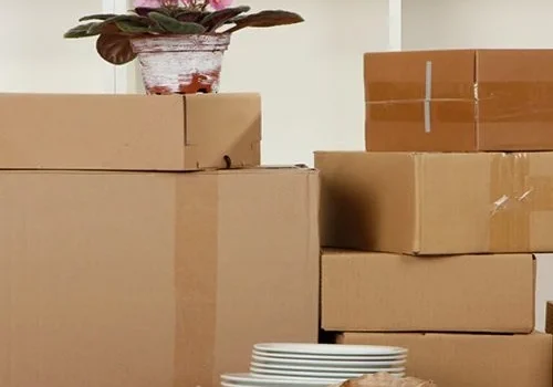 Moving-boxes-in-empty-room-47099887-min-500x400.jpg